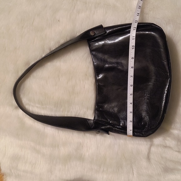 Danier Classic Black Leather Shoulder Bag. Great Condition. - Picture 10 of 11